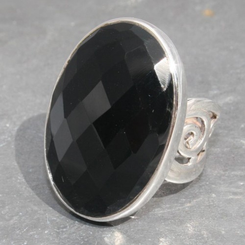 Onyx Oval Faceted ring , size p/ US size 7.5